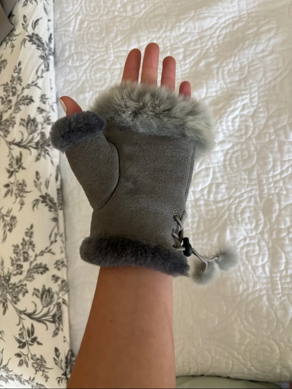 Uggs Fur Fingerless Mittens - Gray